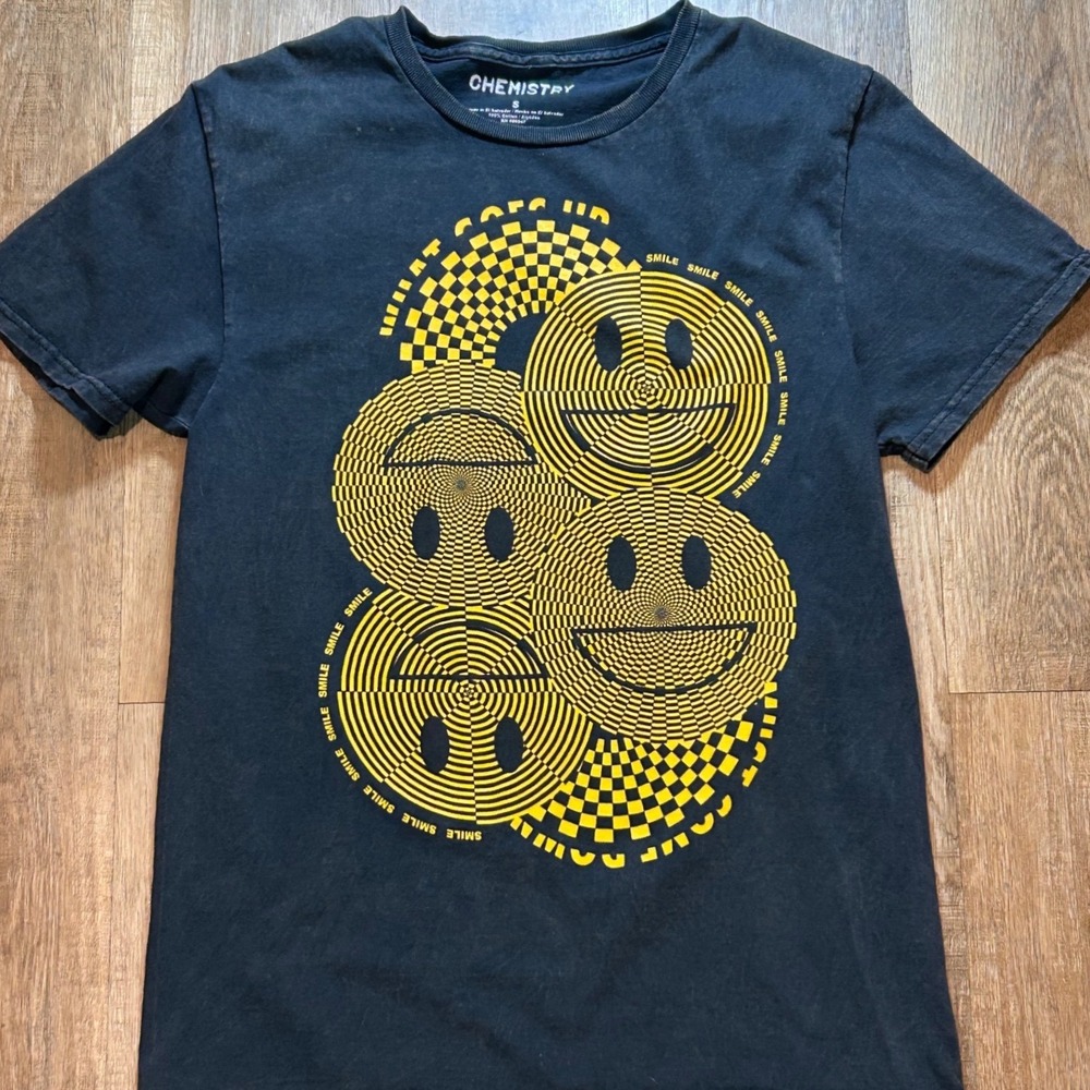 Real Chemistry Mens Trippy Smiley Face Graphic T-Shirt Black Yellow Grunge Small
